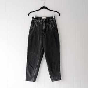 Abercrombie The 80s mom fit Ultra high-rise black jeans, size 24/00s